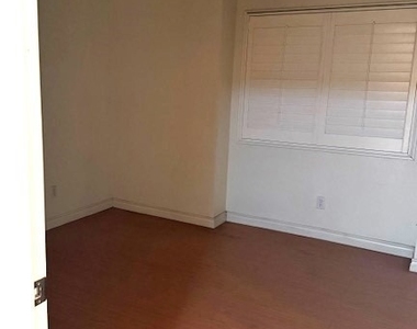 11347 Elwood Avenue - Photo Thumbnail 10