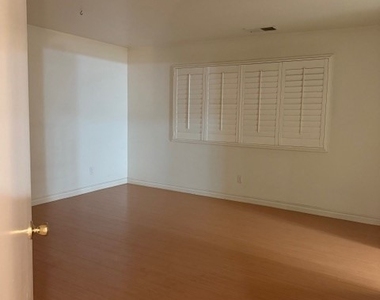 11347 Elwood Avenue - Photo Thumbnail 15