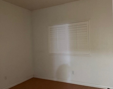 11347 Elwood Avenue - Photo Thumbnail 9