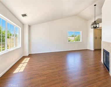 503 E 1st Street - Photo Thumbnail 10