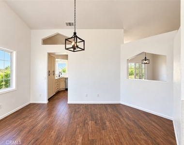 503 E 1st Street - Photo Thumbnail 12