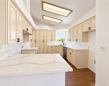 503 E 1st Street - Photo Thumbnail 5