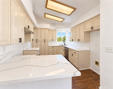 503 E 1st Street - Photo Thumbnail 2