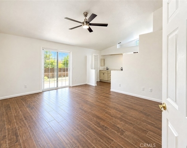 503 E 1st Street - Photo Thumbnail 7