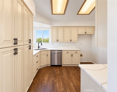 503 E 1st Street - Photo Thumbnail 6