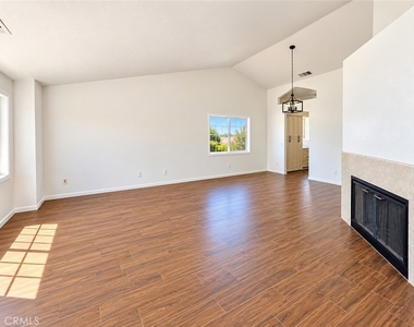 503 E 1st Street - Photo Thumbnail 11