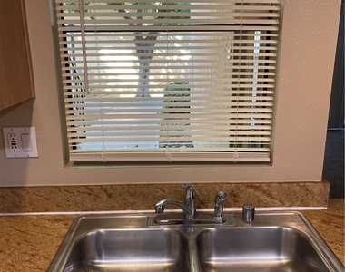 1132 W Blaine Street - Photo Thumbnail 6