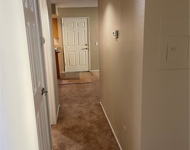 1132 W Blaine Street - Photo Thumbnail 17