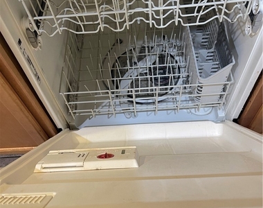 1132 W Blaine Street - Photo Thumbnail 28
