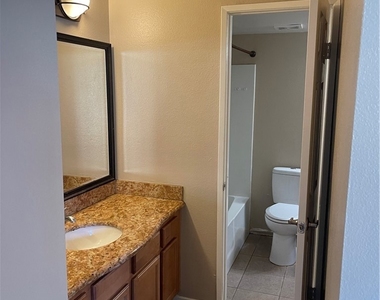 1132 W Blaine Street - Photo Thumbnail 23
