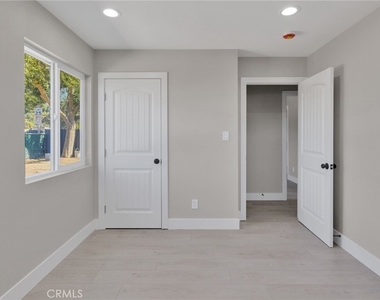 24523 Myers Ave - Photo Thumbnail 6