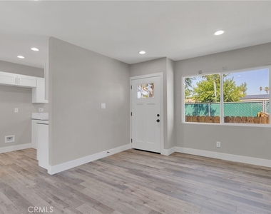 24523 Myers Ave - Photo Thumbnail 3