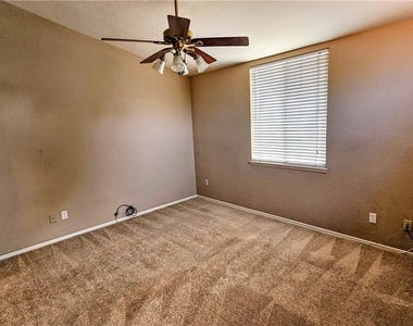 8429 Snow View - Photo Thumbnail 10
