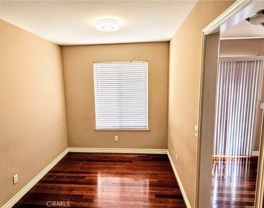 8429 Snow View - Photo Thumbnail 7