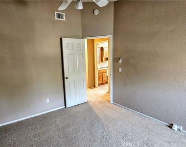 8429 Snow View - Photo Thumbnail 15
