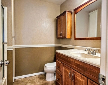 8429 Snow View - Photo Thumbnail 14