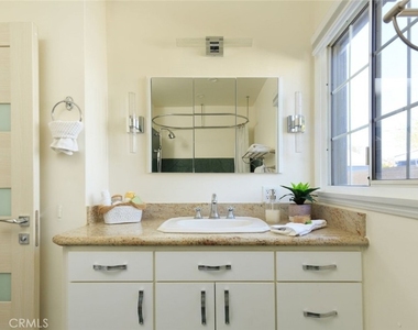 1735 N Lima St - Photo Thumbnail 12
