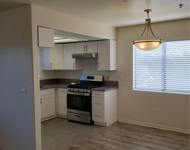 1131 E Doran - Photo Thumbnail 14
