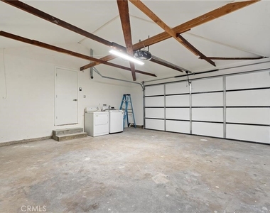 13739 Wyndotte Street - Photo Thumbnail 20
