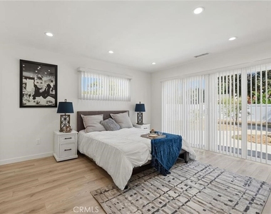 13739 Wyndotte Street - Photo Thumbnail 15