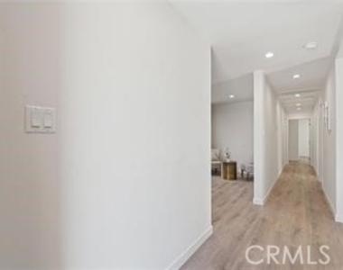 13739 Wyndotte Street - Photo Thumbnail 13