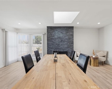 13739 Wyndotte Street - Photo Thumbnail 5