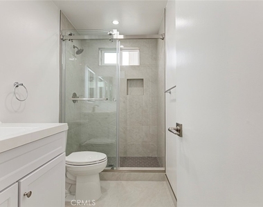821 N Maple - Photo Thumbnail 16