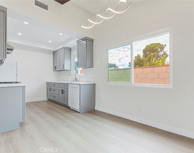 821 N Maple - Photo Thumbnail 6