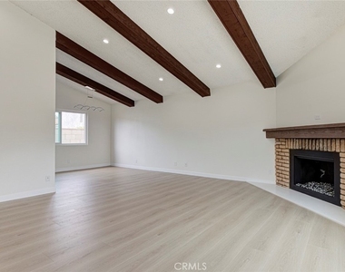 821 N Maple - Photo Thumbnail 2