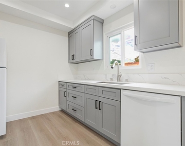 821 N Maple - Photo Thumbnail 8