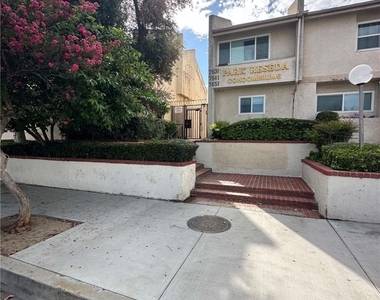 7641 Reseda Blvd - Photo Thumbnail 2