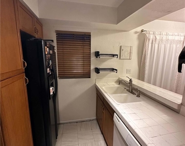 7641 Reseda Blvd - Photo Thumbnail 4