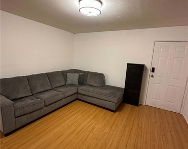 7641 Reseda Blvd - Photo Thumbnail 5