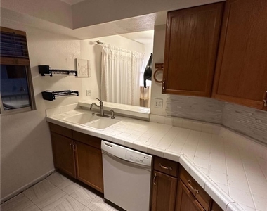 7641 Reseda Blvd - Photo Thumbnail 3