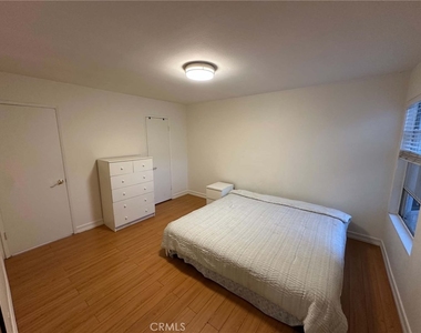 7641 Reseda Blvd - Photo Thumbnail 7