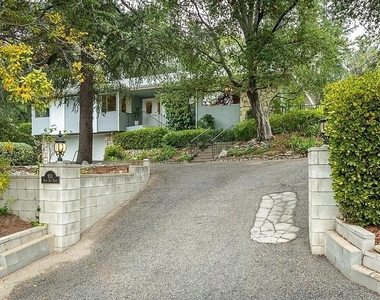 931 Vista Del Valle - Photo Thumbnail 3