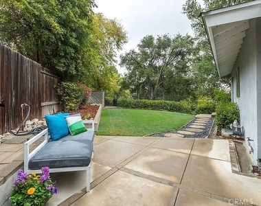 931 Vista Del Valle - Photo Thumbnail 12