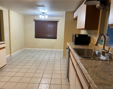 4310 Center Avenue - Photo Thumbnail 3