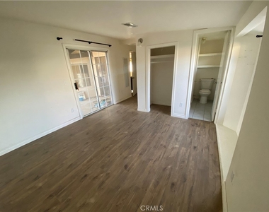 4310 Center Avenue - Photo Thumbnail 8