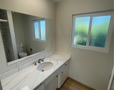 215 11th Street - Photo Thumbnail 8