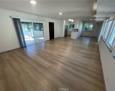 215 11th Street - Photo Thumbnail 3