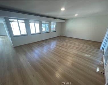 215 11th Street - Photo Thumbnail 2