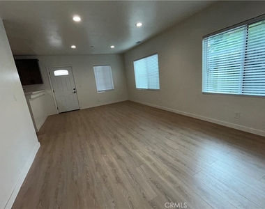 1611 N Niagara - Photo Thumbnail 18