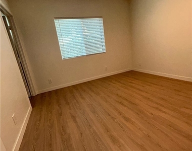 1611 N Niagara - Photo Thumbnail 5