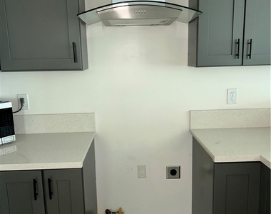 1611 N Niagara - Photo Thumbnail 13