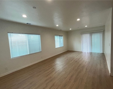 1611 N Niagara - Photo Thumbnail 17