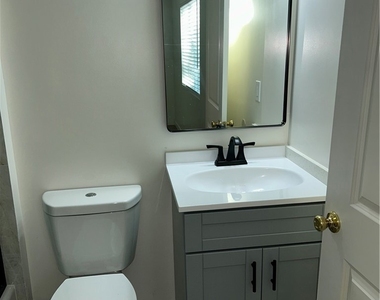 1611 N Niagara - Photo Thumbnail 9