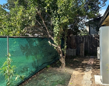 1611 N Niagara - Photo Thumbnail 16