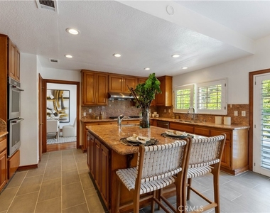 1011 Rodeo Road - Photo Thumbnail 15