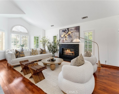 1011 Rodeo Road - Photo Thumbnail 4